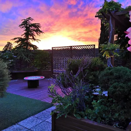 Homestay - Large In A Spacious With Stunning Rooftop Terrace Homestay Chatenay-Malabry